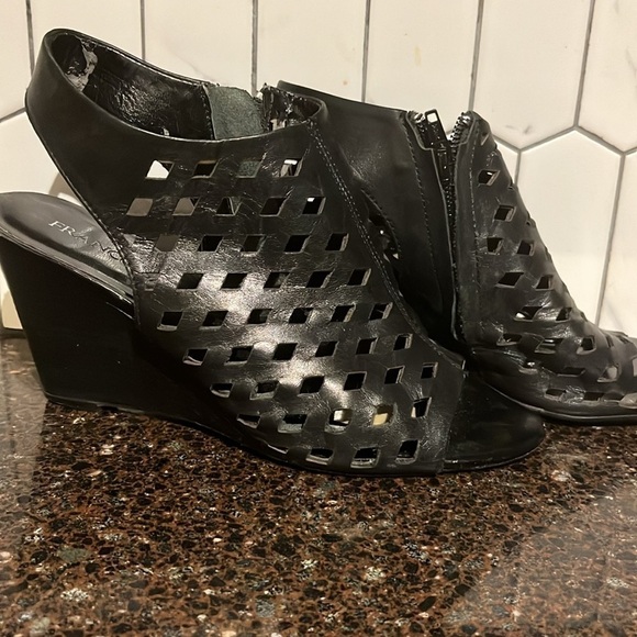 Womens FRANCO SARTO Black Leather Open Toe Wedge w/ Cut Out Accent Sz 6 - Picture 4 of 5